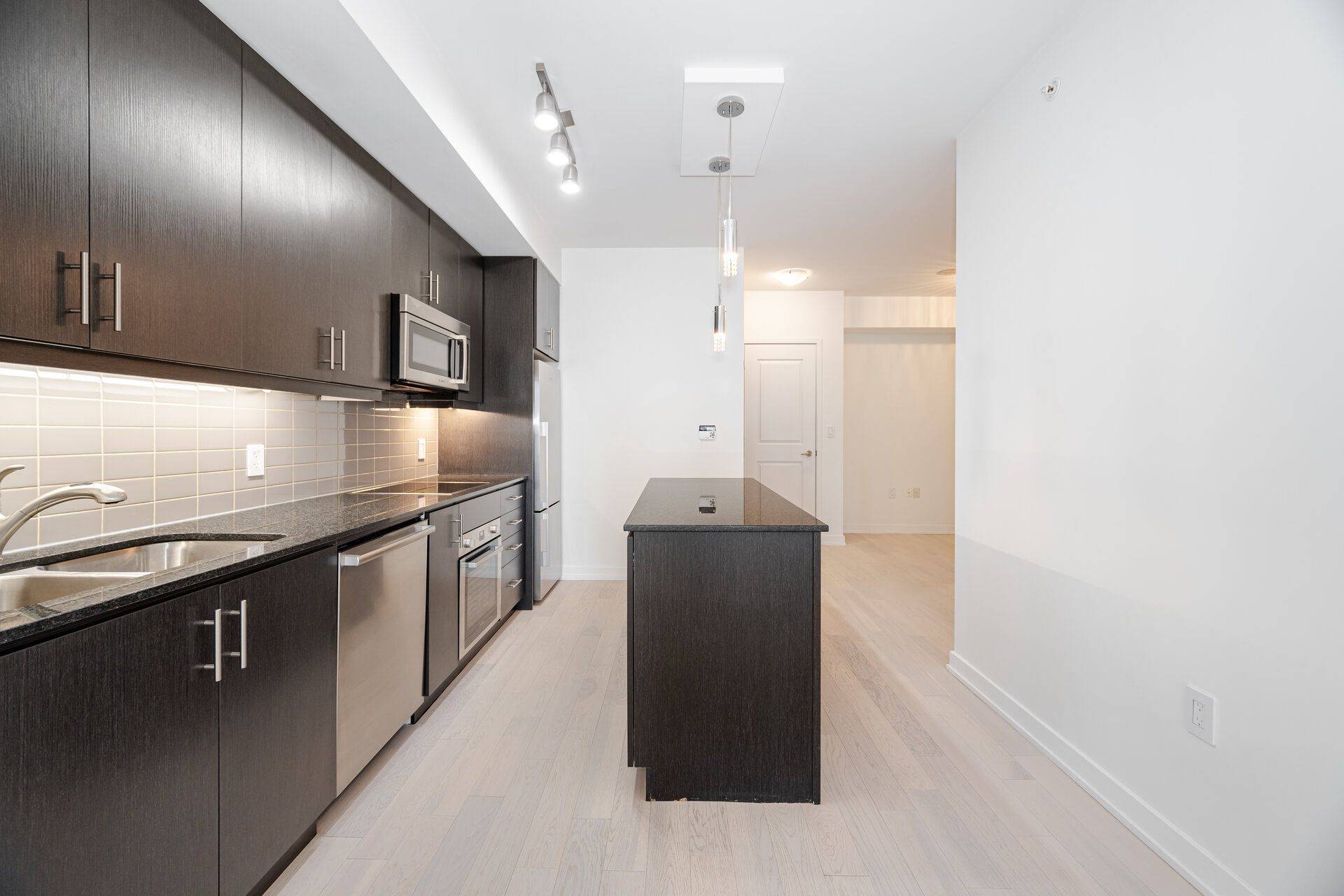 Toronto C08, ON M5E 0A8,1 The Esplanade DR #1501