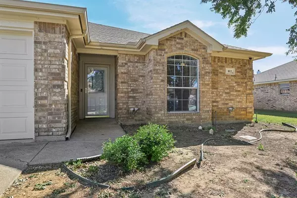 Burleson, TX 76028,812 Redbud Road