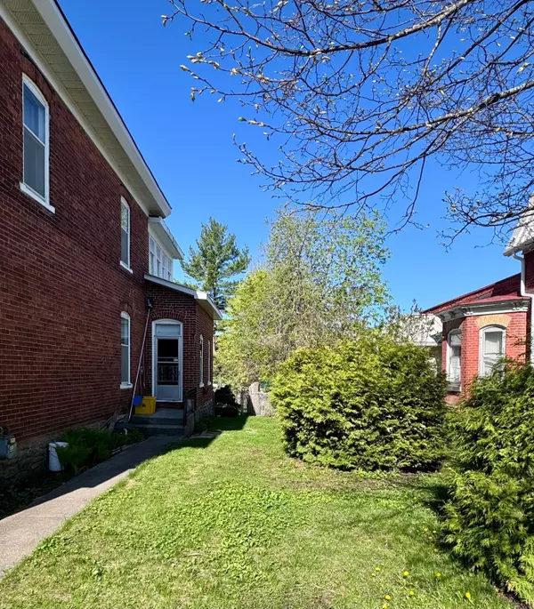 Smiths Falls, ON K7A 3Y2,86 Brockville ST