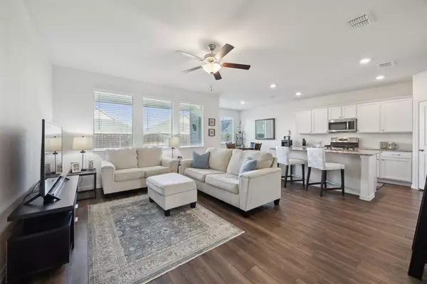 811 Sitwell Drive,  Fate,  TX 75087