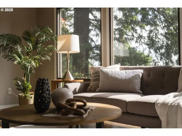 Lake Oswego, OR 97035,48 AQUINAS