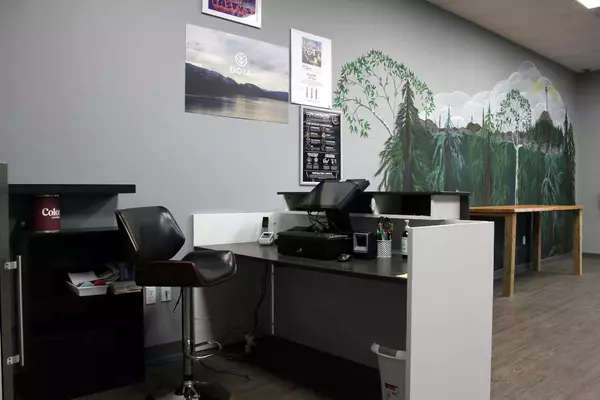 Medicine Hat, AB T1C 0C8,2882 Box Springs BLVD #102