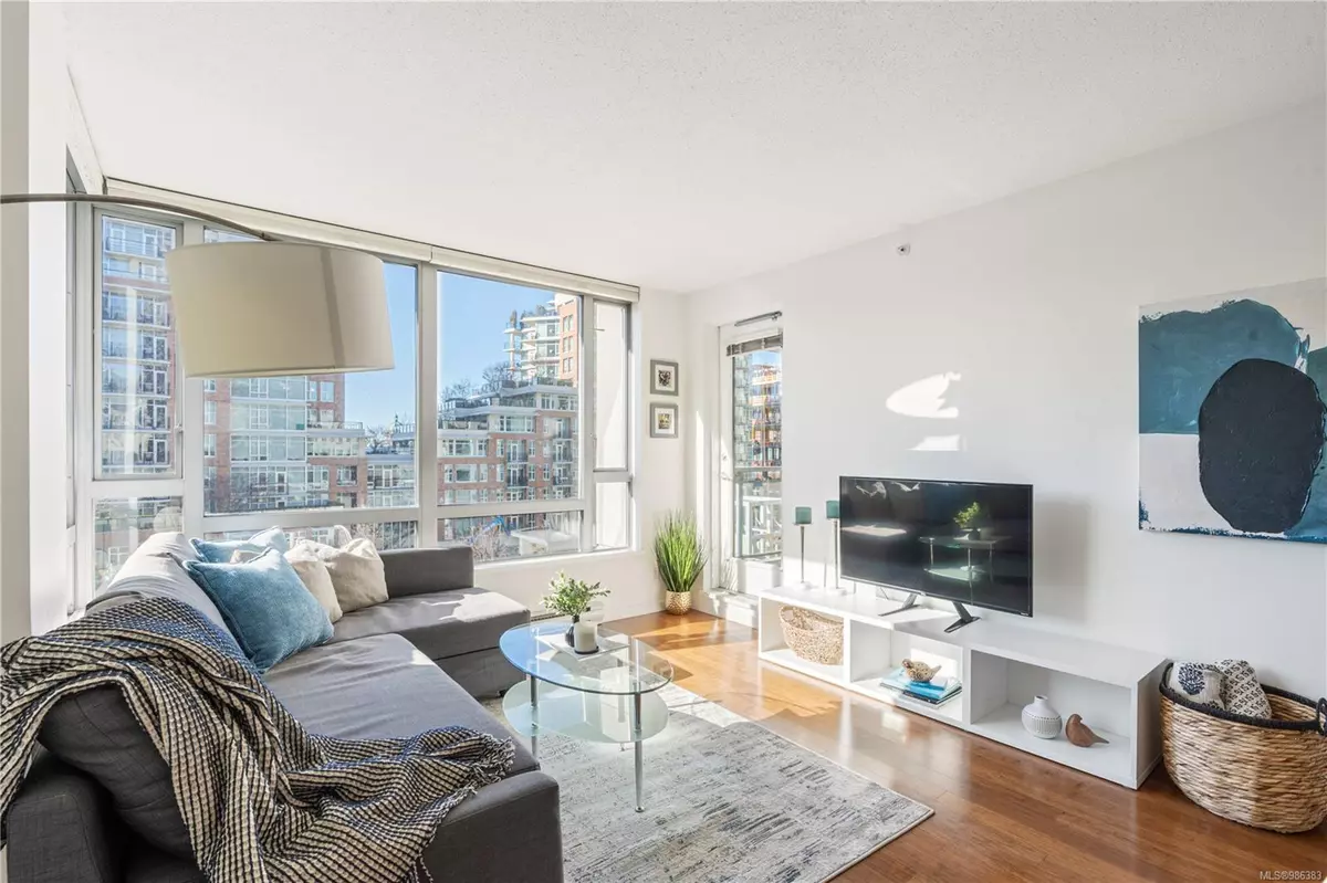 Victoria, BC V8W 4A4,751 Fairfield Rd #308