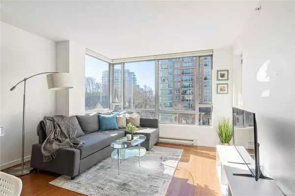 Victoria, BC V8W 4A4,751 Fairfield Rd #308