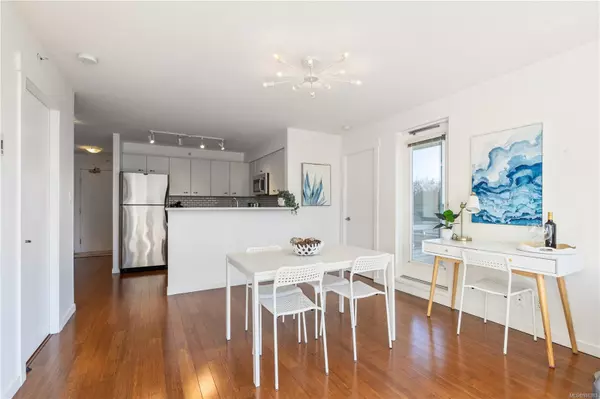 Victoria, BC V8W 4A4,751 Fairfield Rd #308