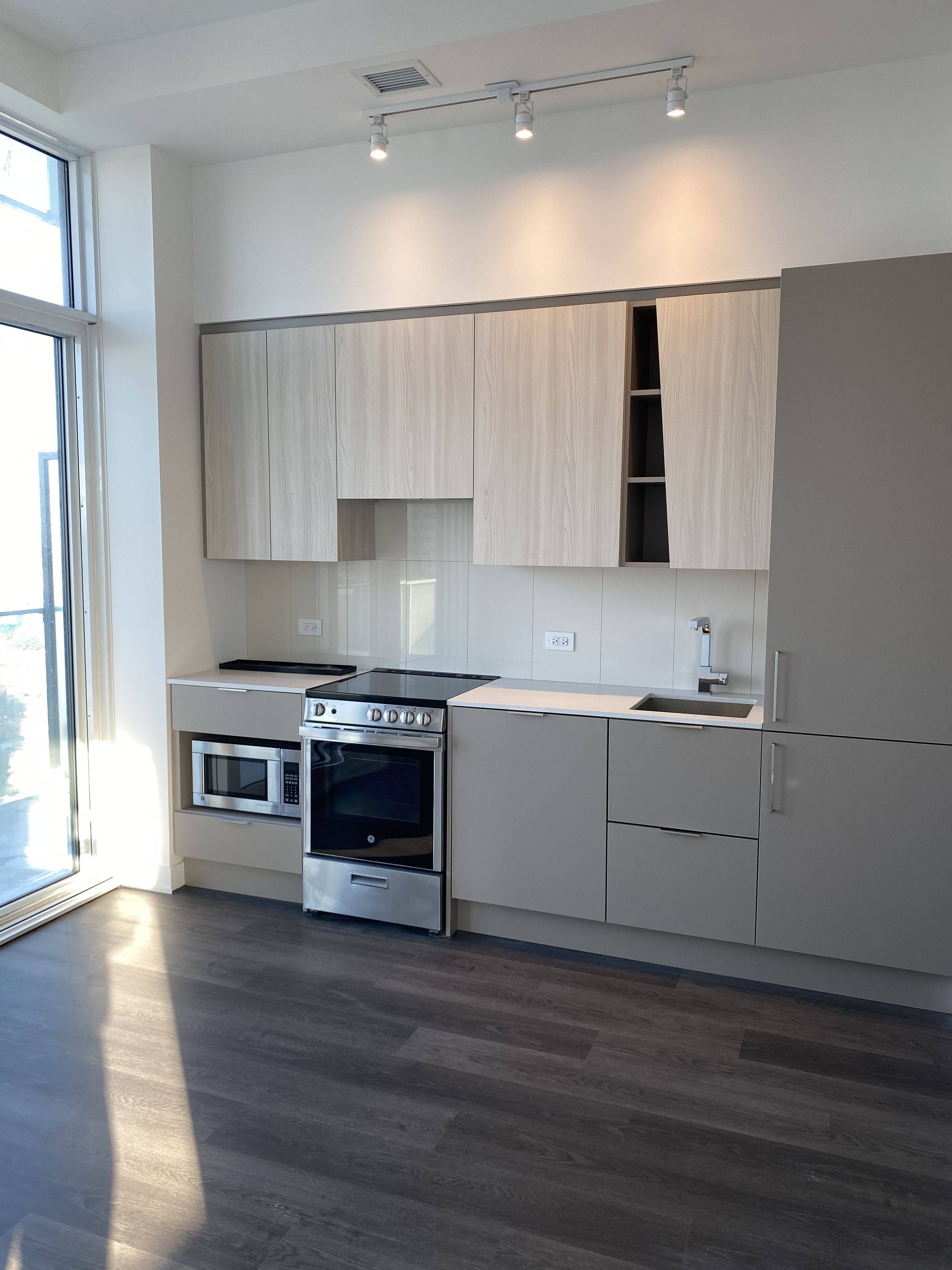 Mississauga, ON L5B 0M3,3900 Confederation Pkwy #2410