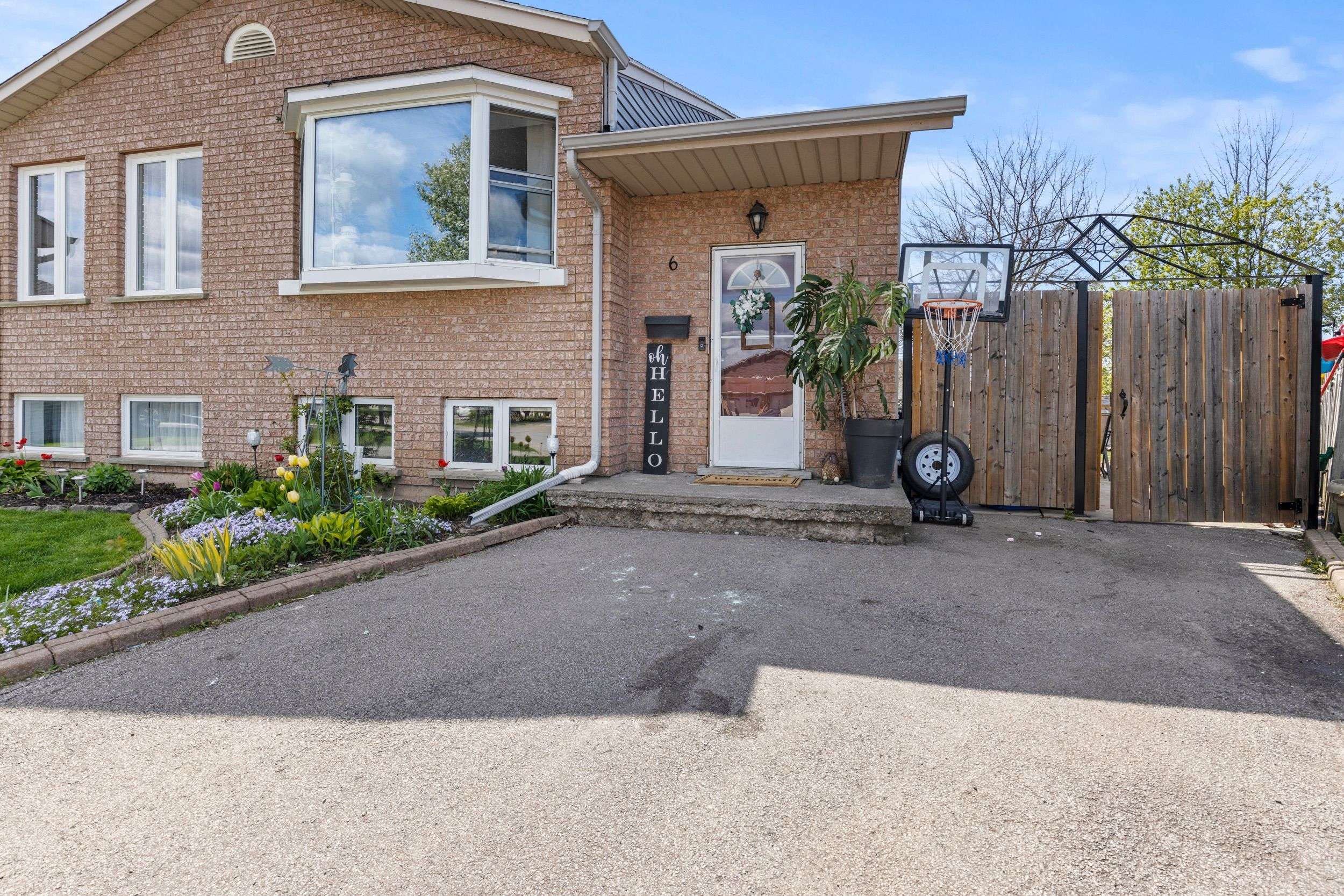 Welland, ON L3B 5X2,6 Marc CT
