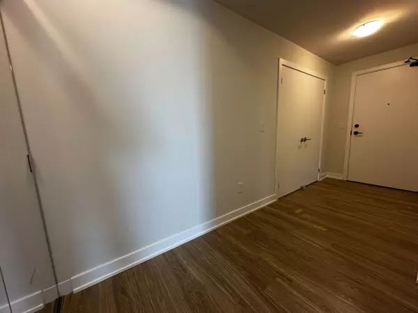 Mississauga, ON L5B 0L6,430 Square One DR #2411
