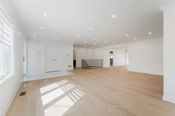 Toronto C06, ON M3H 3Z8,286 Waterloo AVE