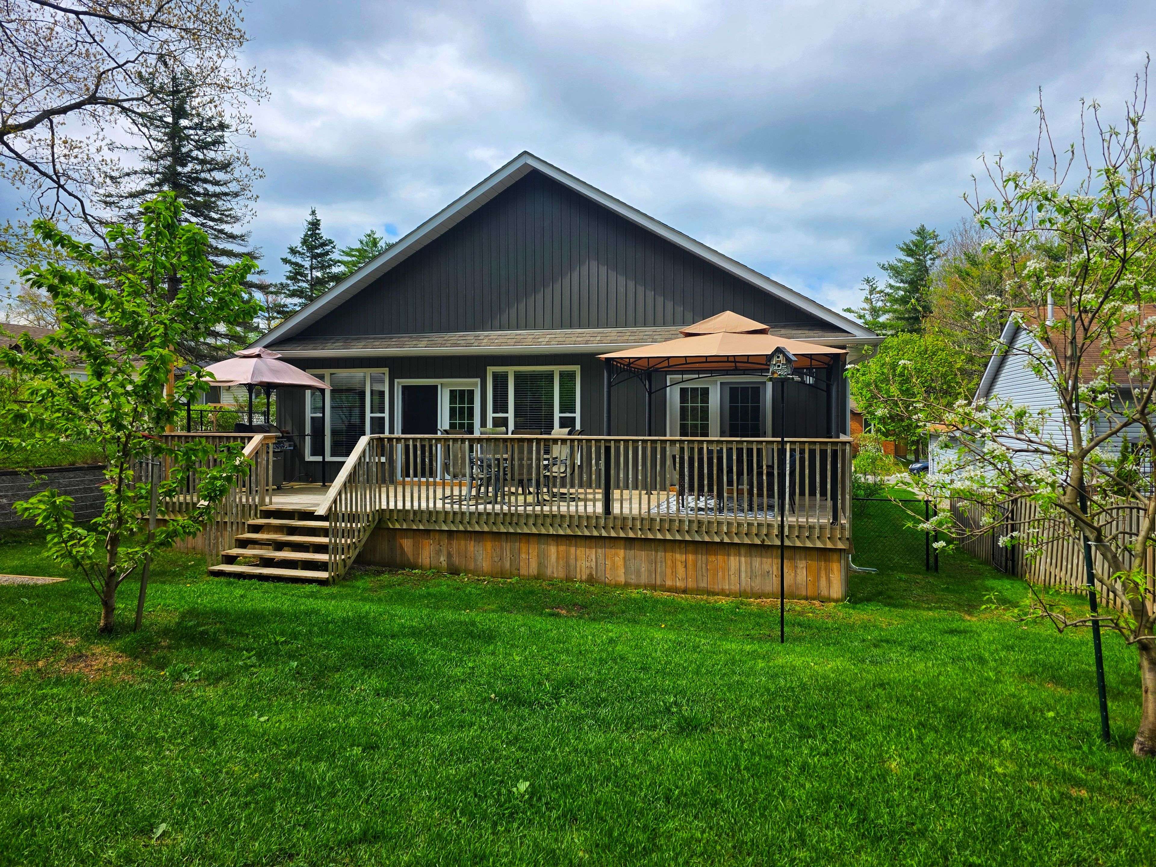 Wasaga Beach, ON L9Z 1C8,37 Wesley AVE
