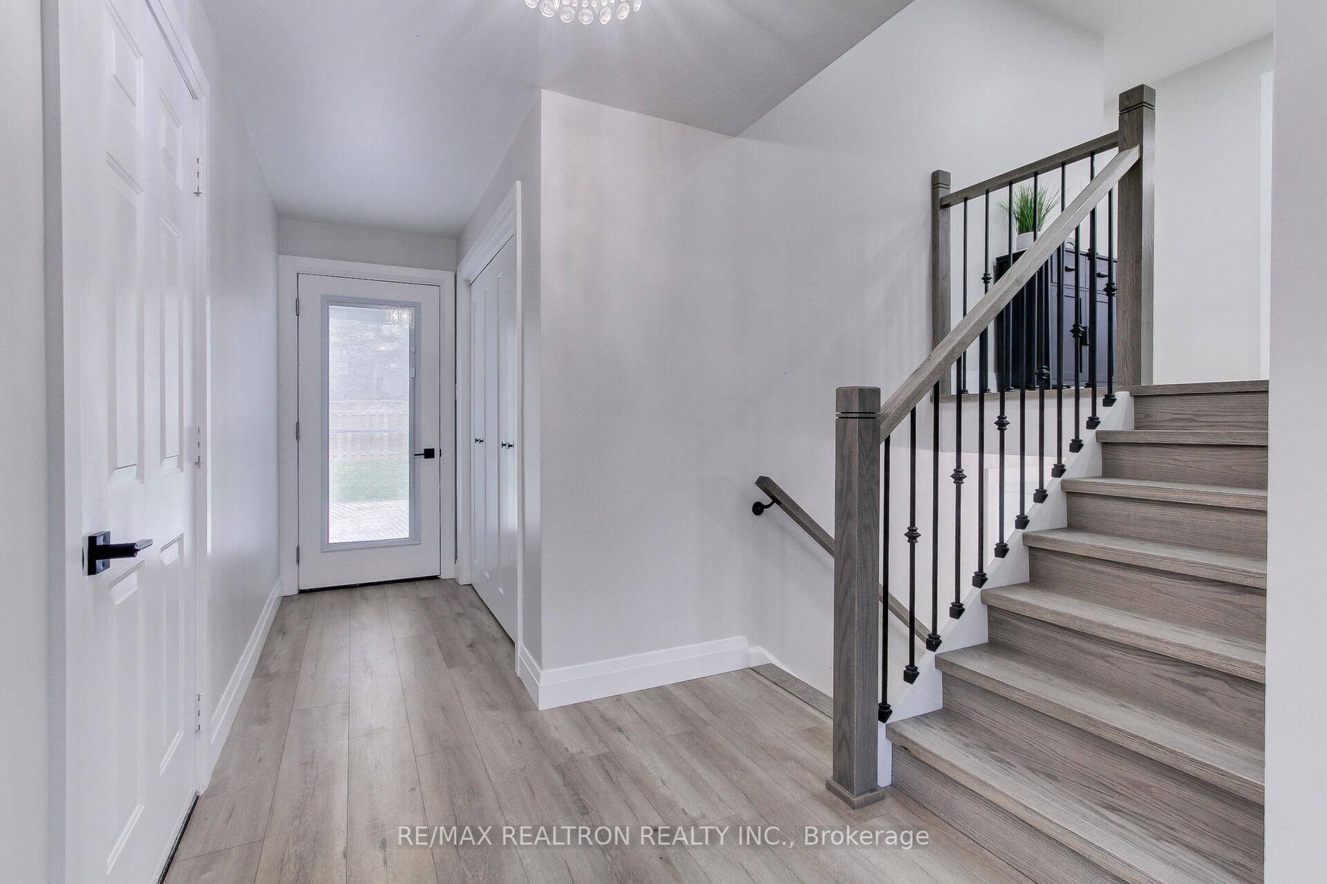 Innisfil, ON L0L 1R0,98 Everton DR