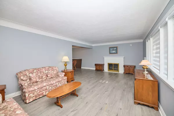 Niagara Falls, ON L2G 2C9,6361 Clare CRES