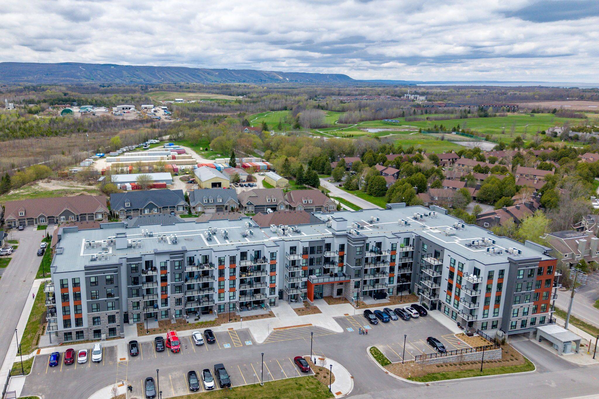 Collingwood, ON L9Y 5T6,4 Kimberly LN #328