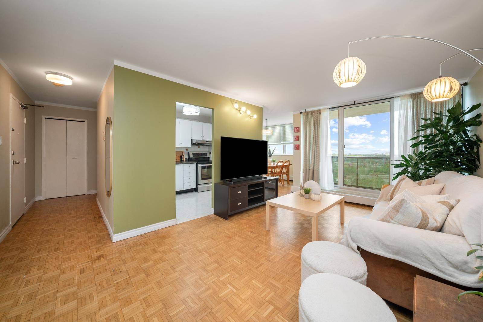 Mississauga, ON L5A 3T2,530 Lolita GDNS #808