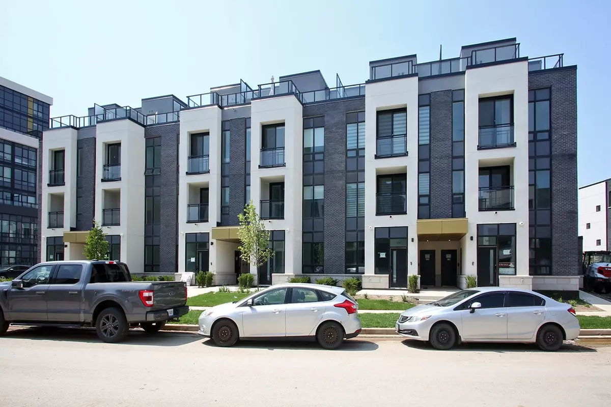 Oakville, ON L6M 4M2,3020 Trailside DR #135