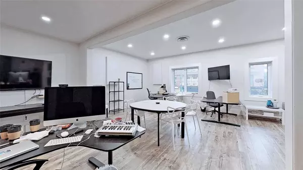 Toronto E01, ON M4M 1H1,715 Queen ST E #201