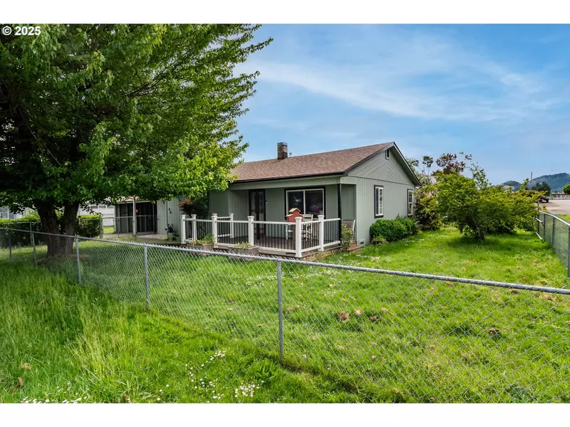 66 NW CARY ST, Winston, OR 97496