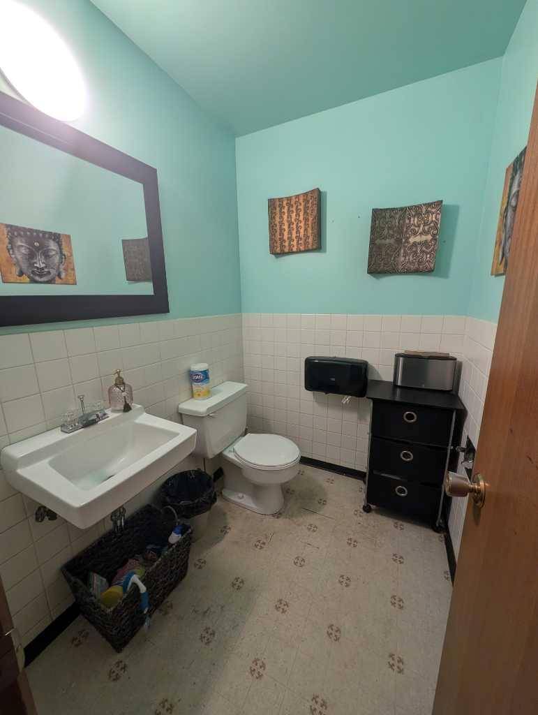 Medicine Hat, AB T1A 0C6,528/530 2 ST SE