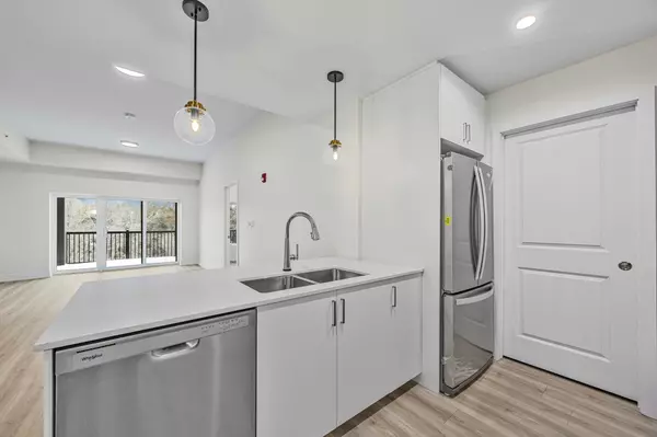 Clearview, ON L0M 1G0,121 Mary ST #316