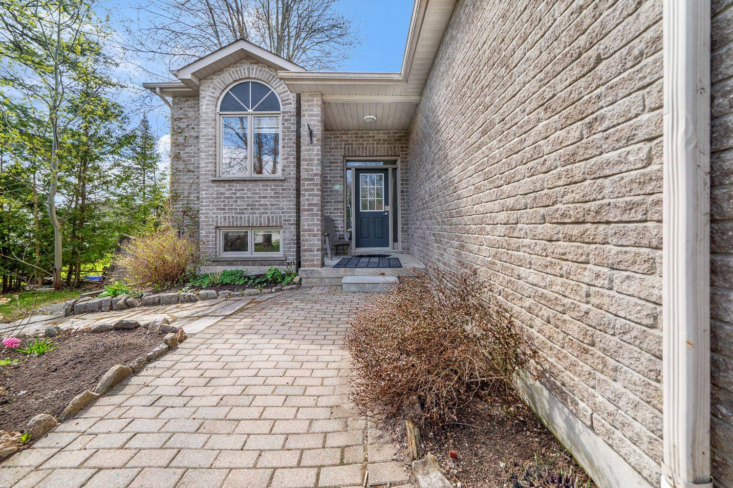 Innisfil, ON L0L 1C0,1045 Elm RD