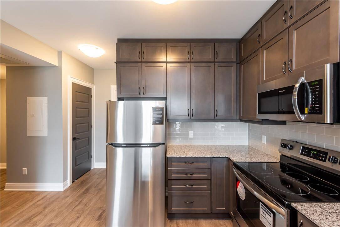 Oakville, ON L6M 5N3,50 KAITTING TRL #303