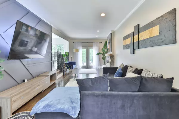 Newmarket, ON L3Y 1Y2,875 Srigley ST