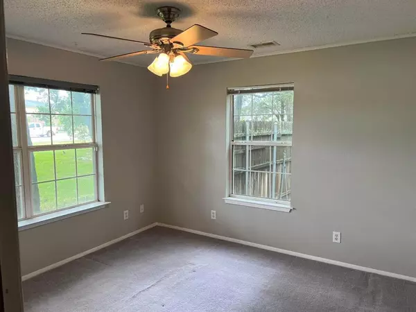 Denton, TX 76210,5702 Teasley Lane