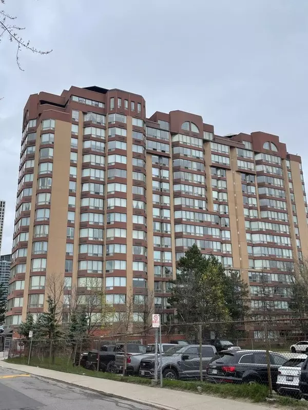 25 Fairview RD W #303, Mississauga, ON L5B 3Y8