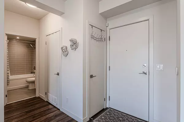 Burlington, ON L7R 0E6,2093 Fairview ST #809