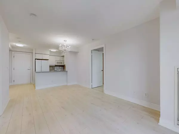 Toronto C07, ON M2M 4M7,15 Greenview AVE #2811