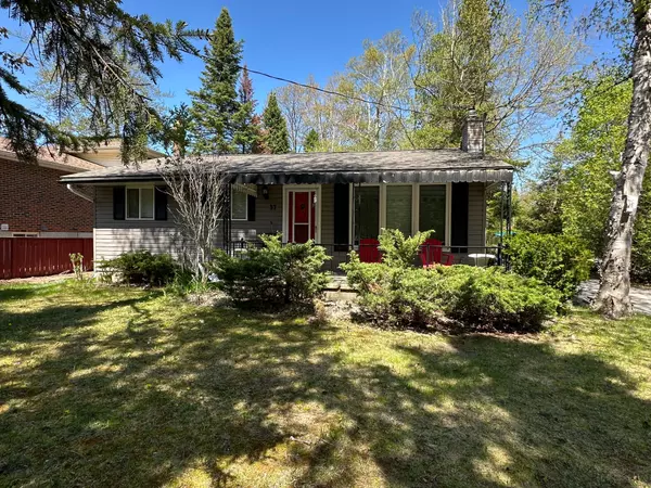 37 37th ST N, Wasaga Beach, ON L9Z 2B6
