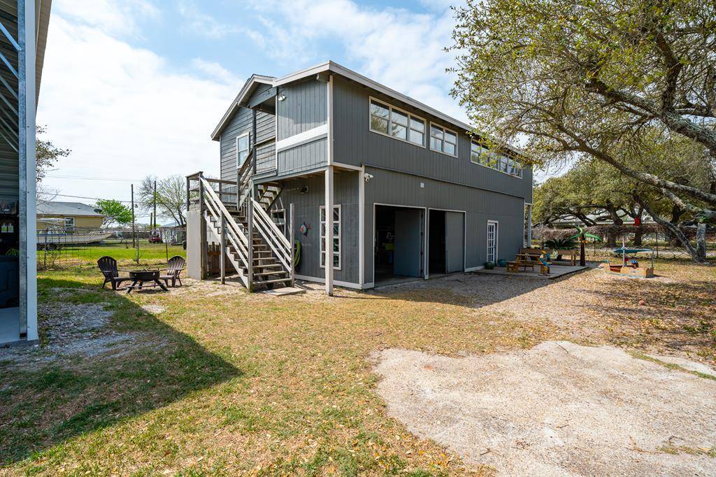 120 N Gagon, Rockport, TX 78382