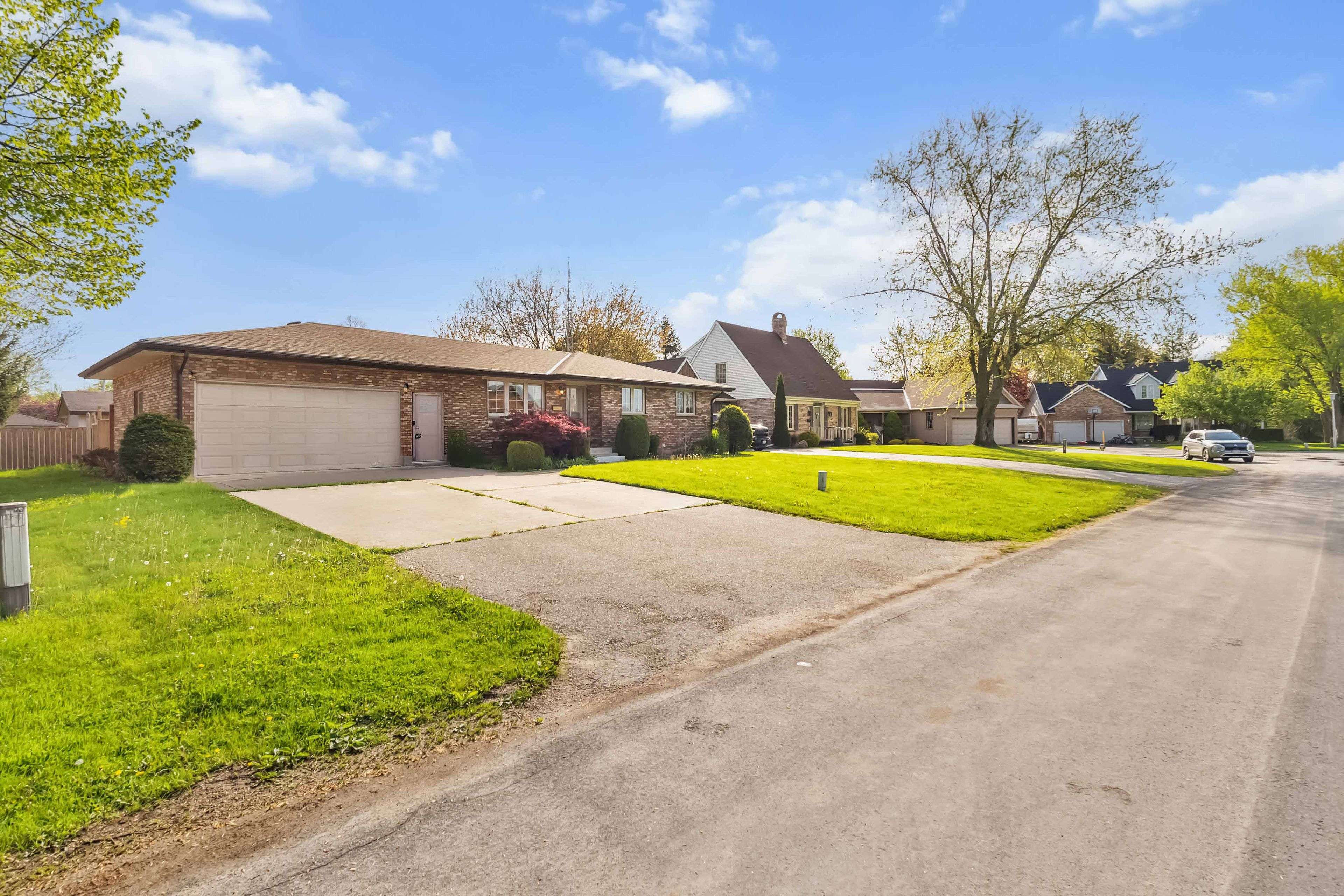 Southwest Middlesex, ON N0M 1L0,4 Anne CRES