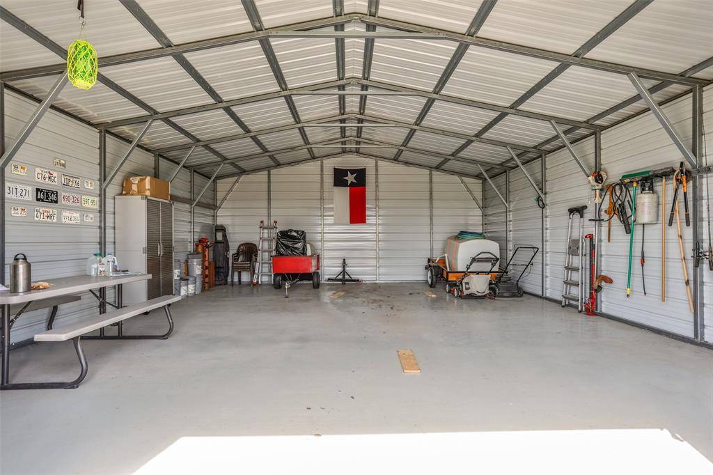 Gainesville, TX 76240,2156 Cr-2156
