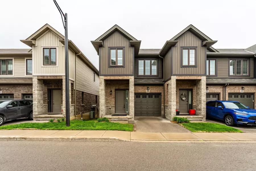 377 Glancaster RD #20, Hamilton, ON L9G 0G4