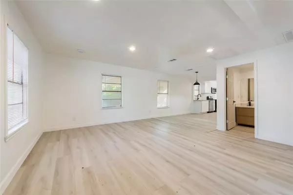 White Settlement, TX 76108,203 East Place
