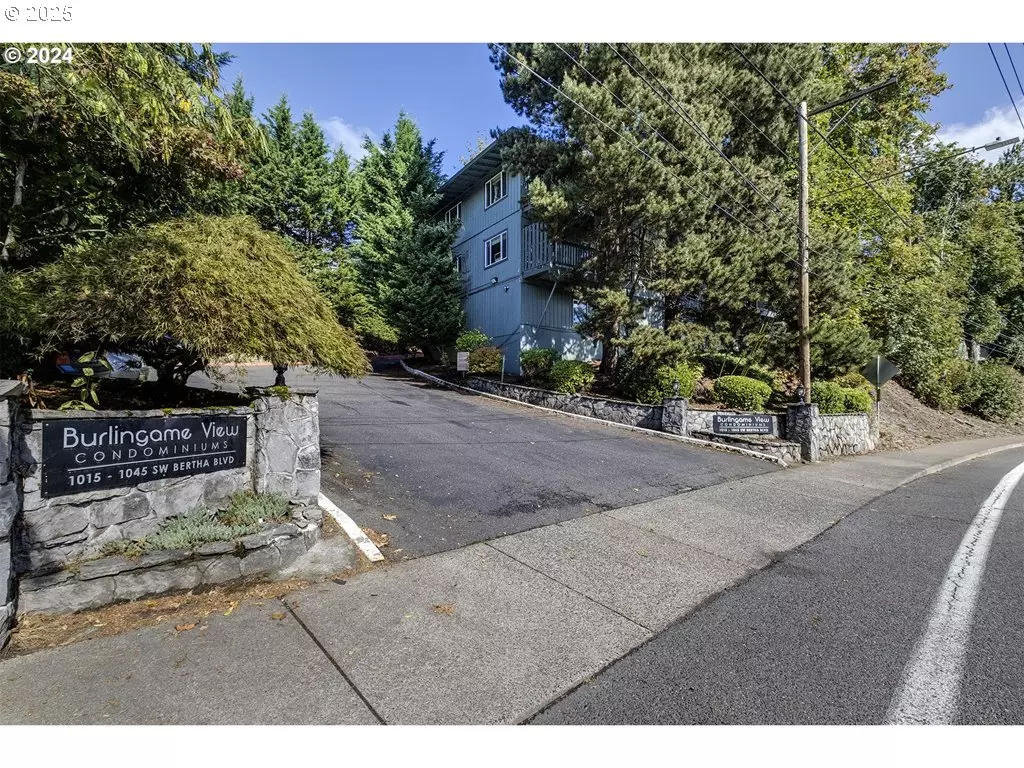 Portland, OR 97219,1035 SW BERTHA BLVD ##4