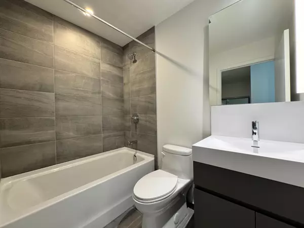 Barrie, ON L4N 1S9,39 Mary ST #1508