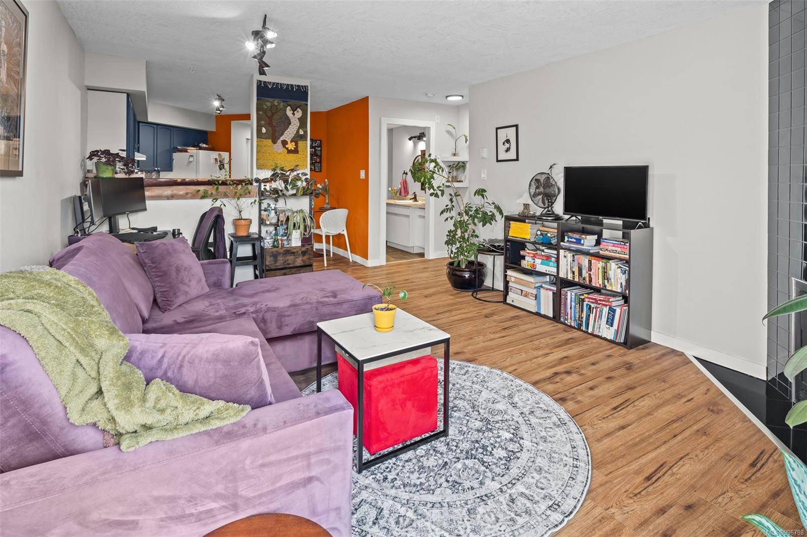 Victoria, BC V8T 1C6,930 North Park St #201