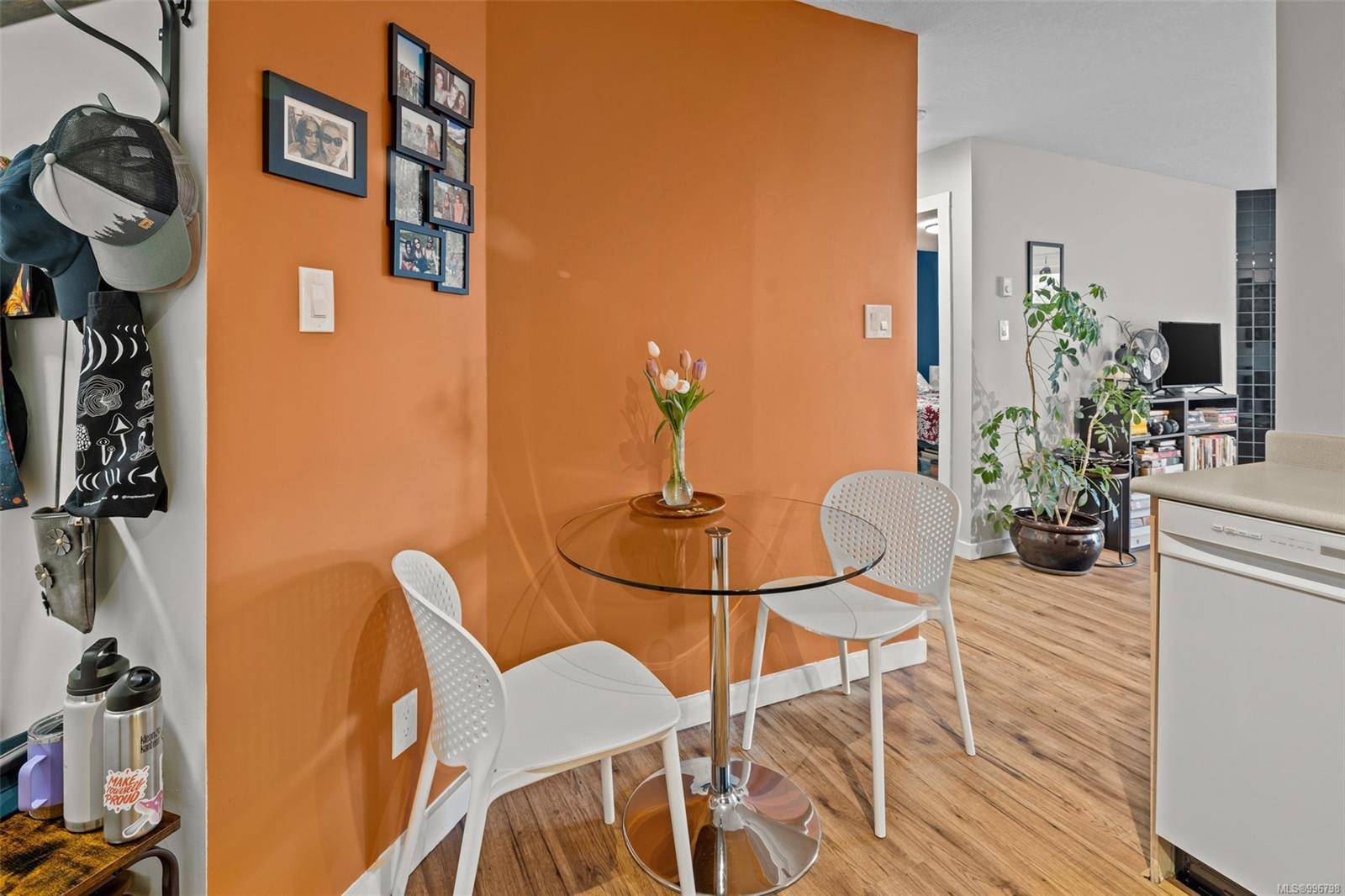Victoria, BC V8T 1C6,930 North Park St #201
