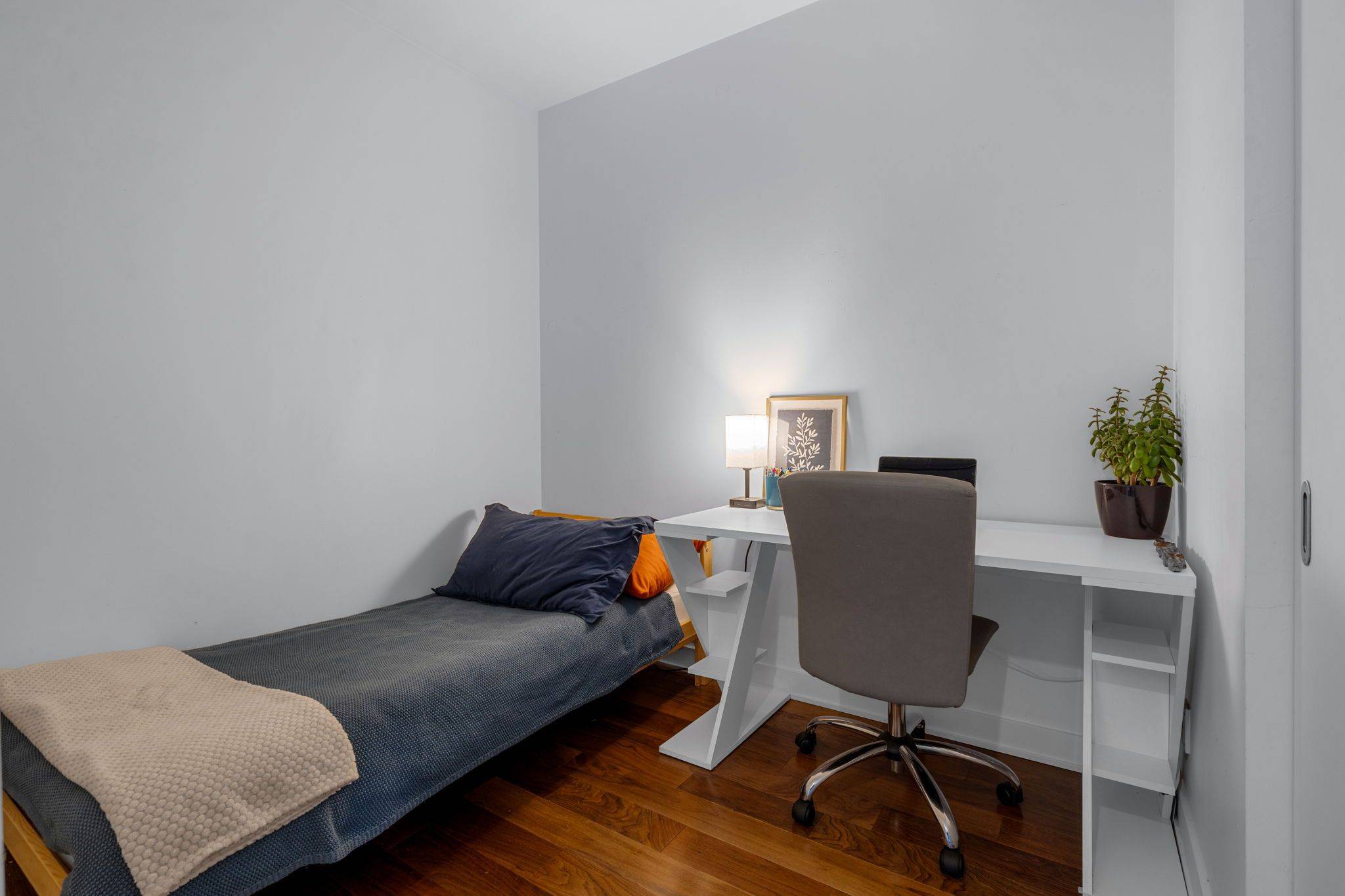 Ottawa Centre, ON K2P 1A9,360 McLeod ST #808