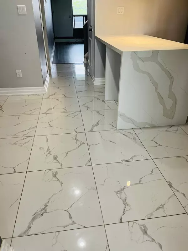 Toronto C11, ON M3C 2Z6,135 Leeward Glenway #306