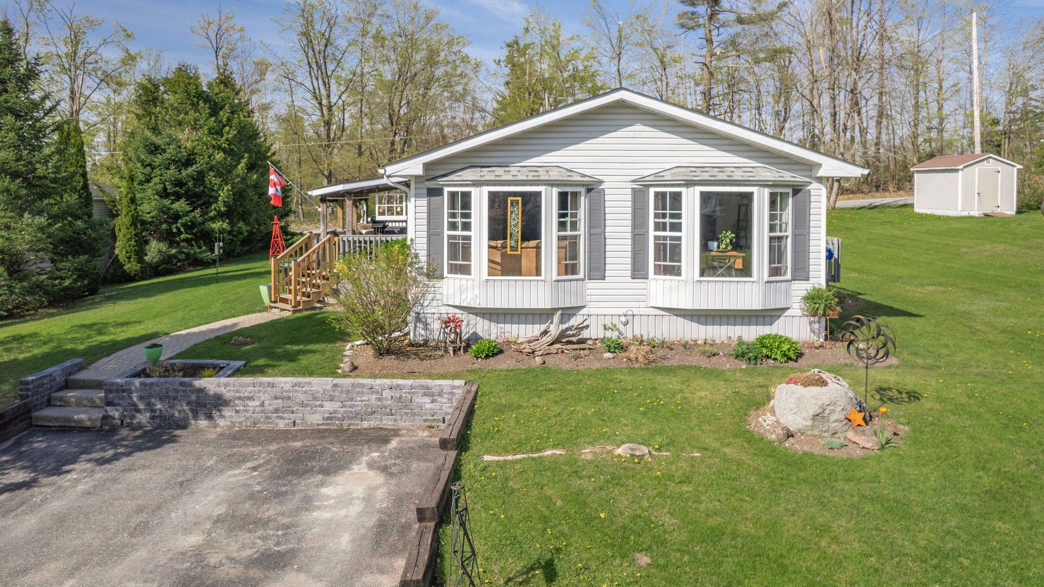 Oro-medonte, ON L3V 0P9,37 Jane ST