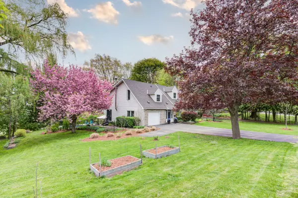 Hamilton, ON L9H 4W4,62 Maple AVE