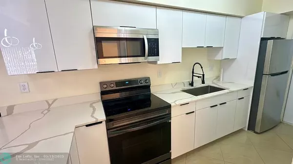 Coral Springs, FL 33065,4039 Coral Springs Dr #10