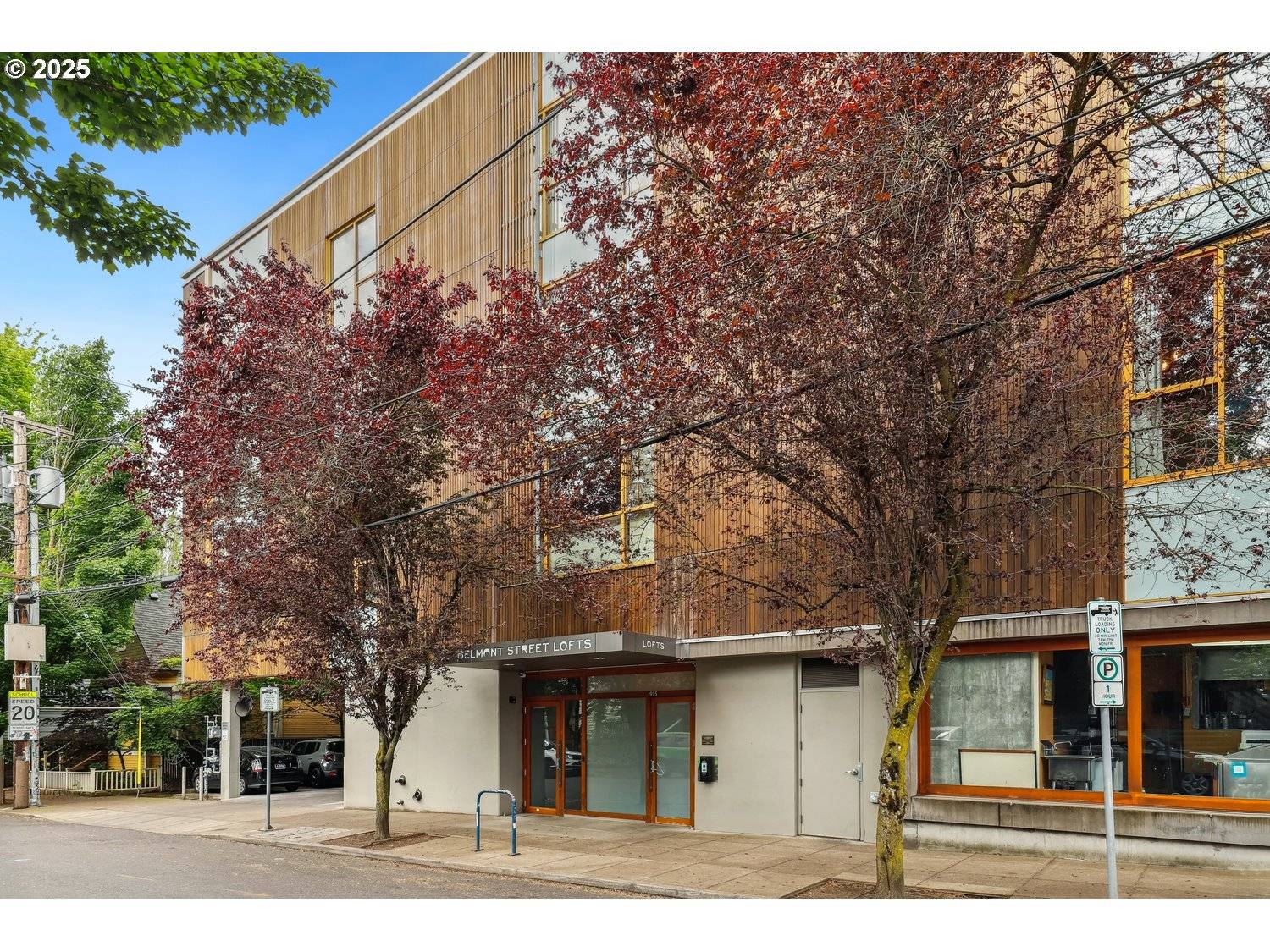 Portland, OR 97214,915 SE 35TH AVE #205