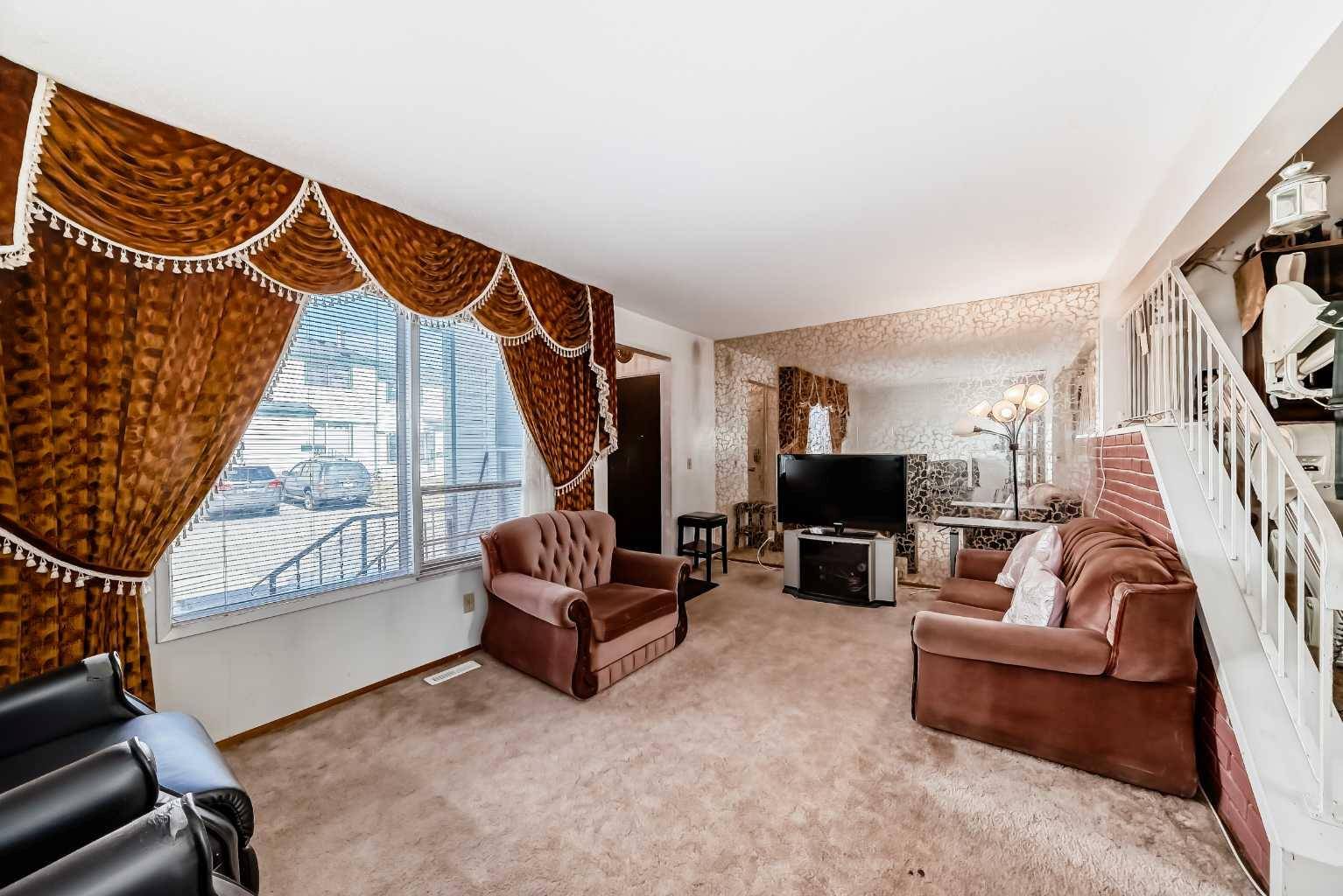 Calgary, AB T2A 4Y8,100 Pennsylvania RD Southeast #39