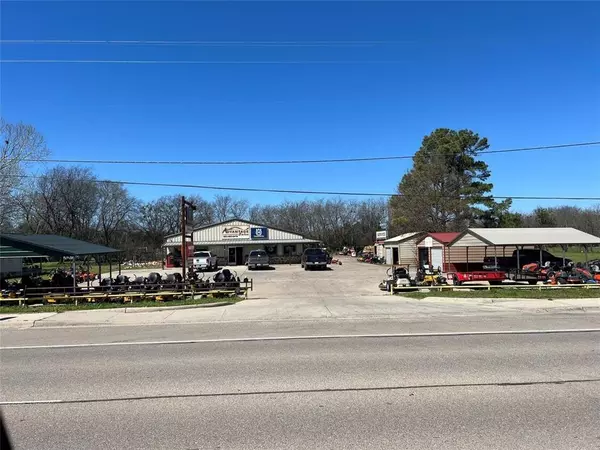1521 N State Highway 121, Bonham, TX 75418