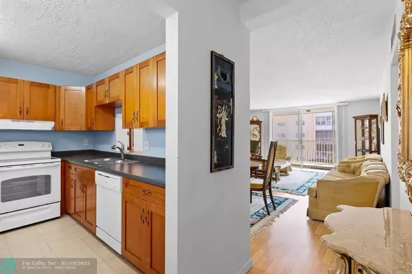 Hallandale Beach, FL 33009,619 NE 14th Ave #508