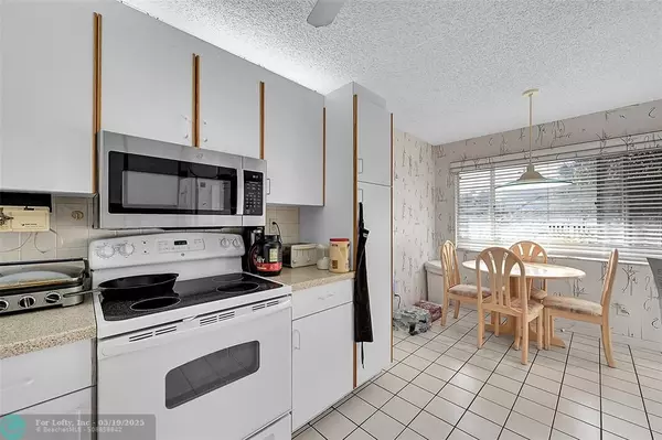 Tamarac, FL 33321,7292 S Devon Dr #302